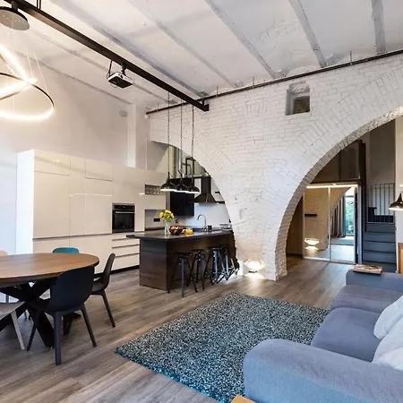 #stayhere - Unique Spacious & Modern 2bdr Upscale Neighbourhood Apartment *