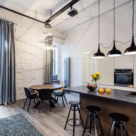 #stayhere - Unique Spacious & Modern 2bdr Upscale Neighbourhood Apartment *