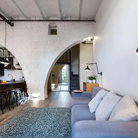#stayhere - Unique Spacious & Modern 2bdr Upscale Neighbourhood