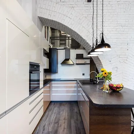 #stayhere - Unique Spacious & Modern 2bdr Upscale Neighbourhood Apartment *
